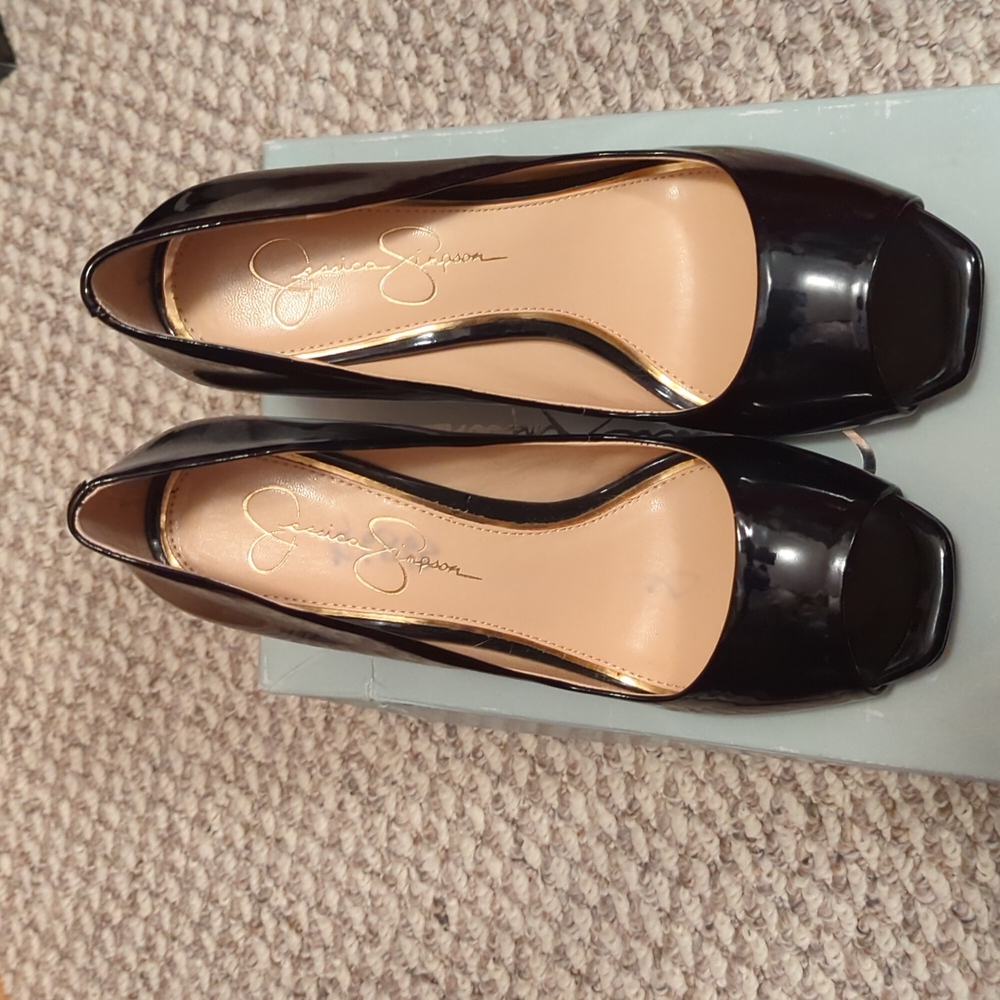 Gorgeous Jessica Simpson peep toe